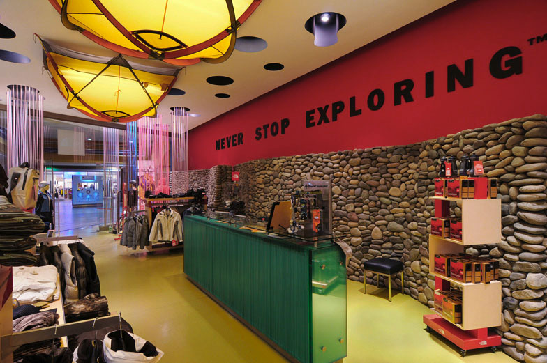 elton l niz arquitectos asociados The North Face Portal La Dehesa